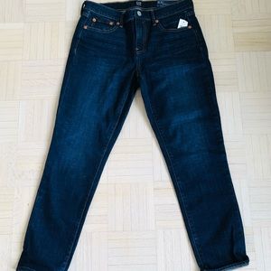 NWT GAP Best Girlfriend Mid Rise Stretch jeans 27